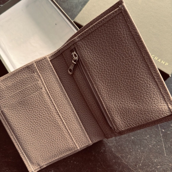 POST CHRISTMAS PRICE SLASH !!! Beautiful Longchamps threefold Beige Wallet!!! - Picture 9 of 12